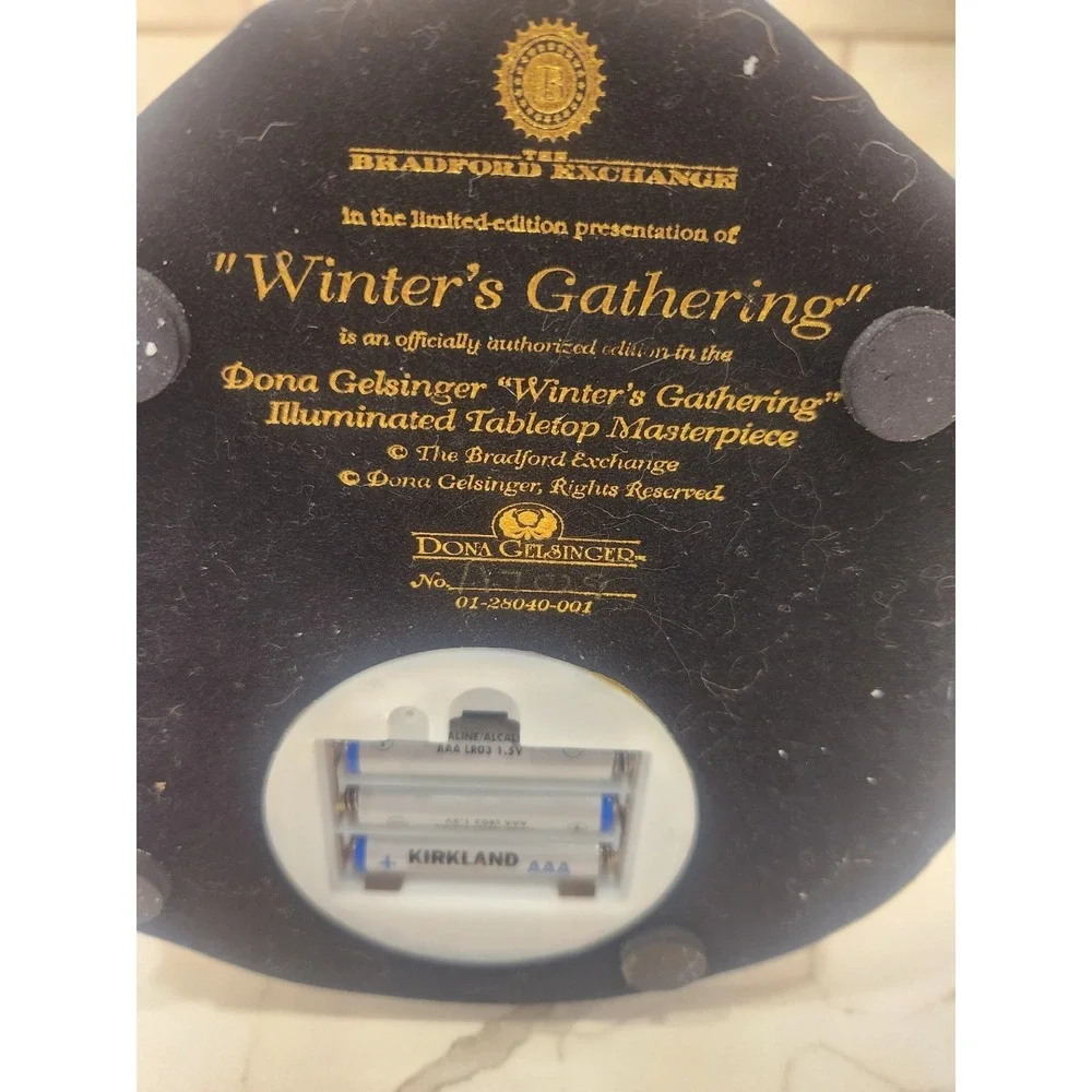 Bradford Exchange Winters Gathering Illuminated Musical Figurine See Description